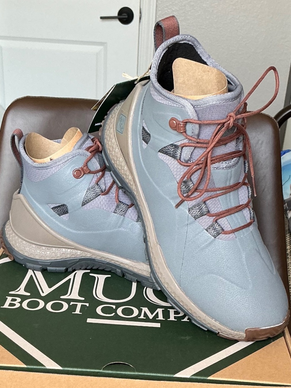 NIB Men’s Muck Waterproof Hiker, gray size 9